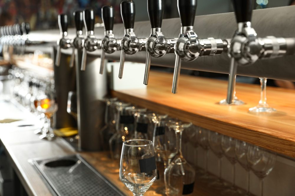 There are several benefits of wine on tap, including increased savings and sustainability.