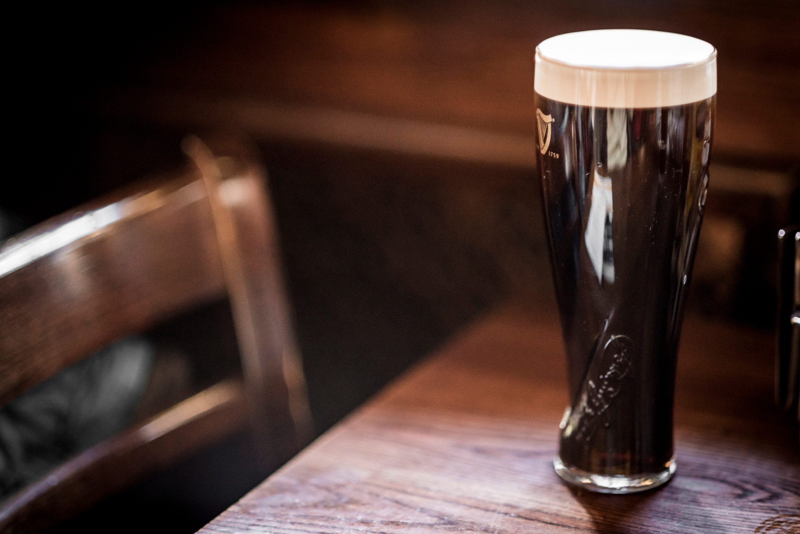 A Head for Profits teaches how to pour a Guinness the right way.