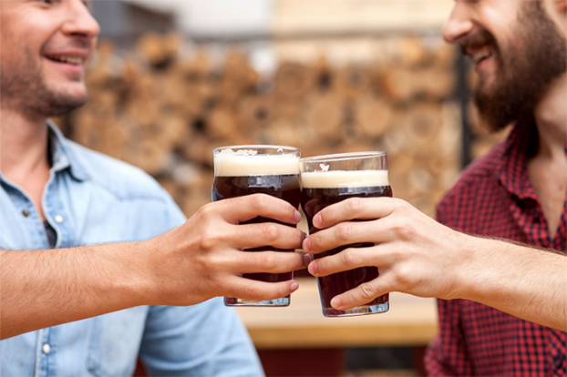 Two millennials drinking nitro cold brew to show what is nitro cold brew.